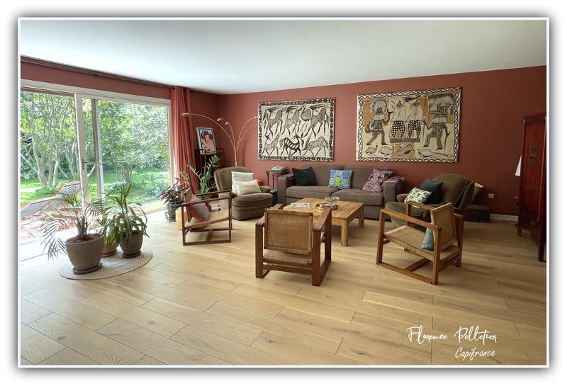 Maison - 213 m² - 8 pièces