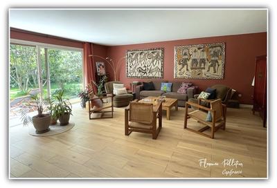 Maison - 213 m² - 8 pièces