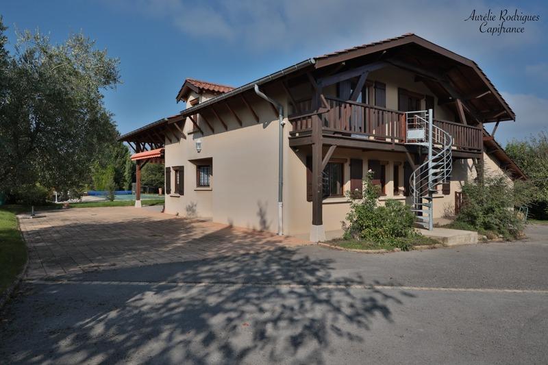 Maison - 208 m² - 7 pièces