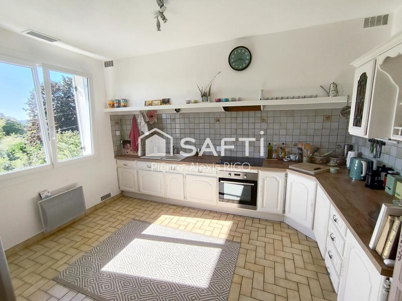 Maison - 200 m² - 9 pièces