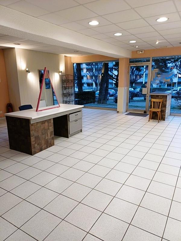 Local commercial - 92 m² - 3 pièces
