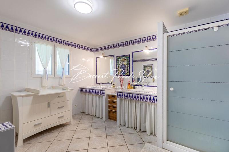 Maison - 178 m² - 7 pièces