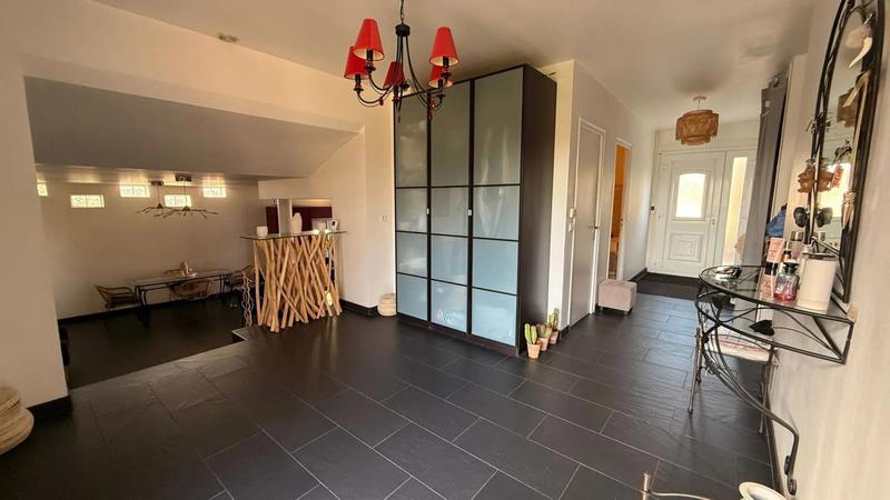 Maison - 370 m² - 8 pièces