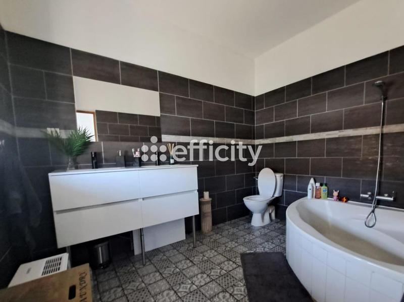 Maison - 185 m² - 7 pièces