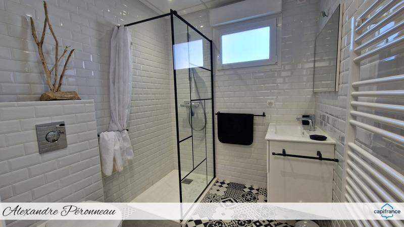 Villa - 285 m² - 9 pièces