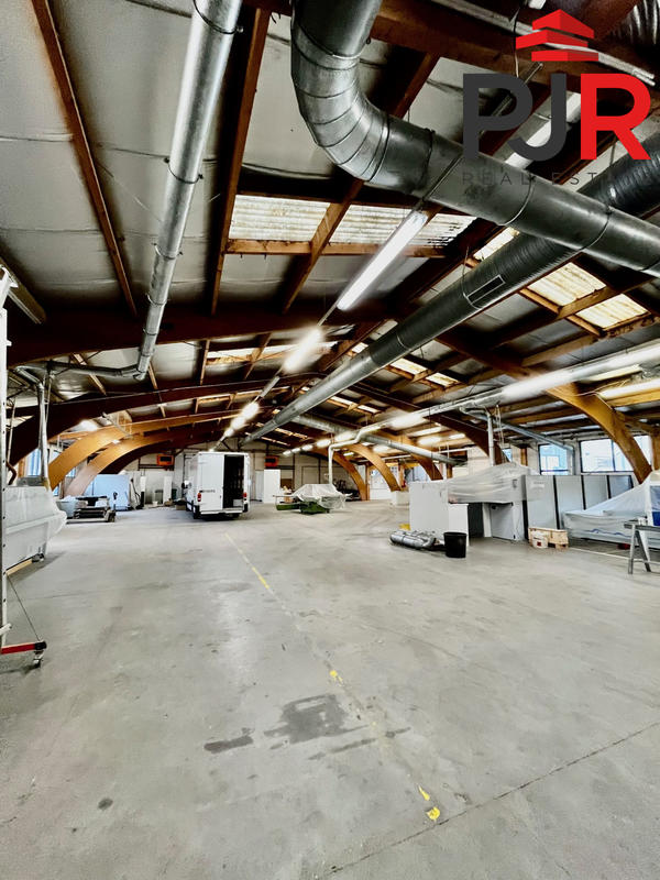 Local d'activités - 2 131 m²