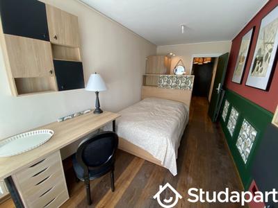 Chambre - 13 m² - 1 pièce