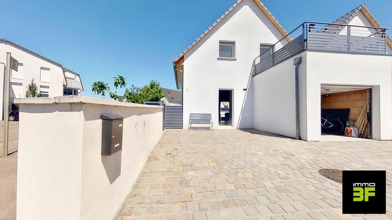 Maison traditionnelle - 94 m² - 5 pièces