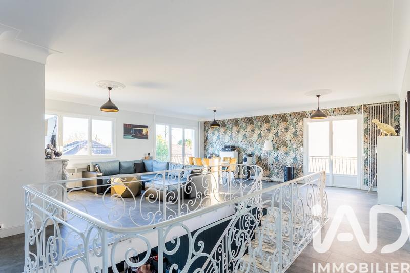 Maison - 208 m² - 8 pièces