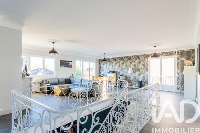 Maison - 208 m² - 8 pièces