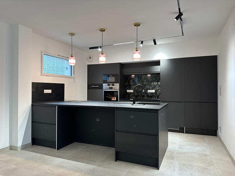 Maison - 275 m² - 9 pièces