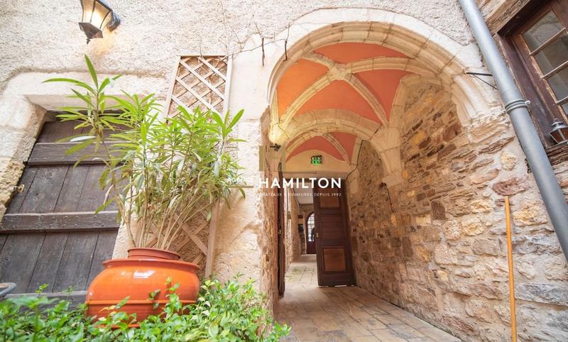 Demeure - 324 m² - 12 pièces