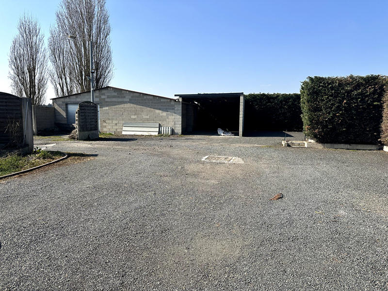 Local d'activité / Entrepôt - 207 m² - 4 pièces