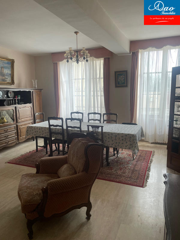 Maison - 240 m² - 9 pièces