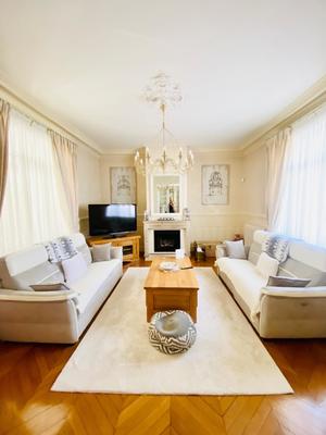 Maison de ville - 260 m² - 8 pièces