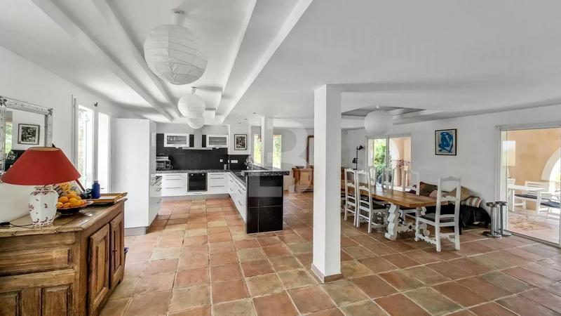 Villa - 290 m² - 8 pièces