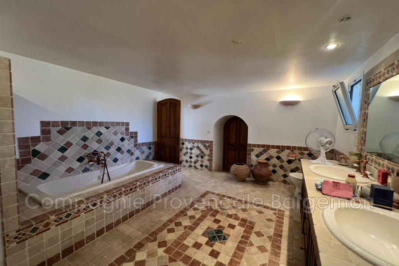 Bastide - 490 m² - 17 pièces