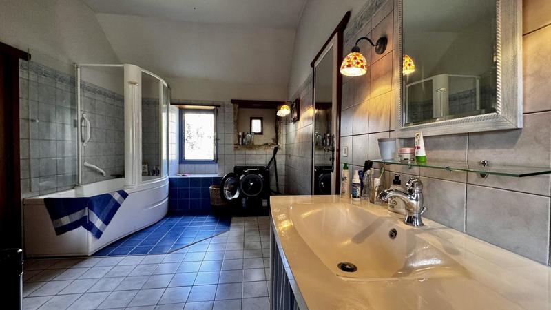 Maison - 220 m² - 9 pièces