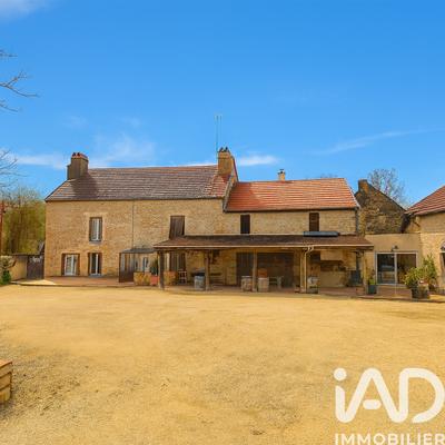 Maison - 181 m² - 8 pièces