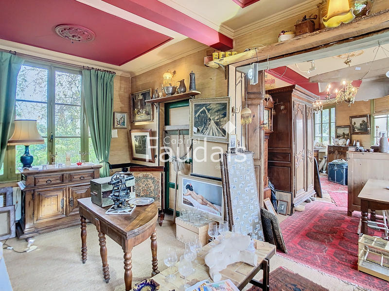 Maison - 250 m² - 8 pièces