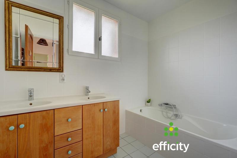 Maison - 166 m² - 7 pièces