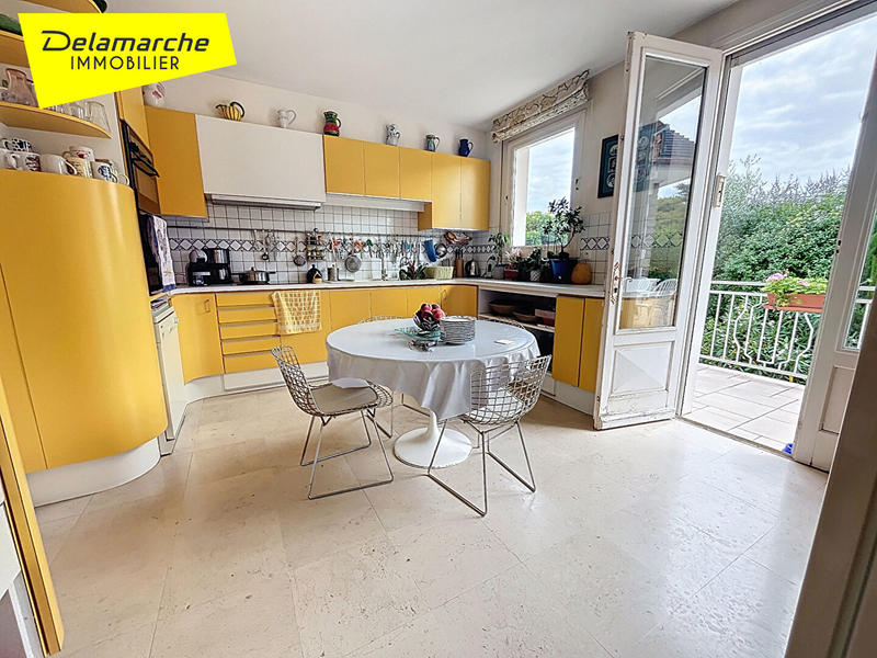 Maison - 210 m² - 11 pièces