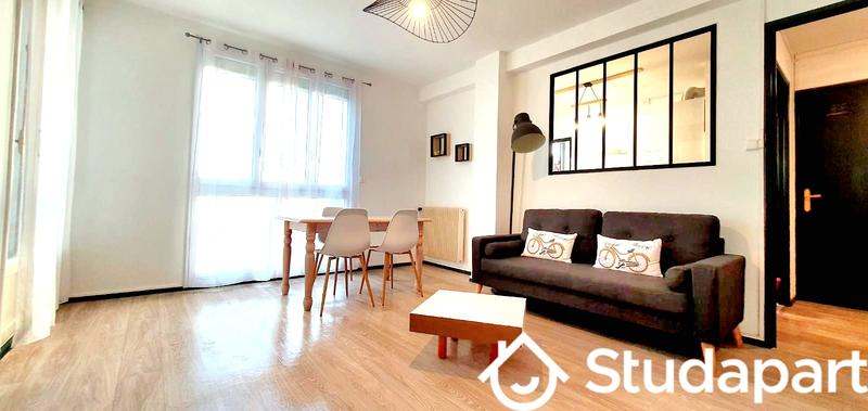 Chambre - 11 m² - 1 pièce