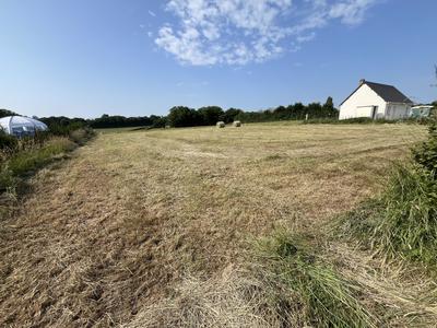 Terrain constructible - 1 300 m²