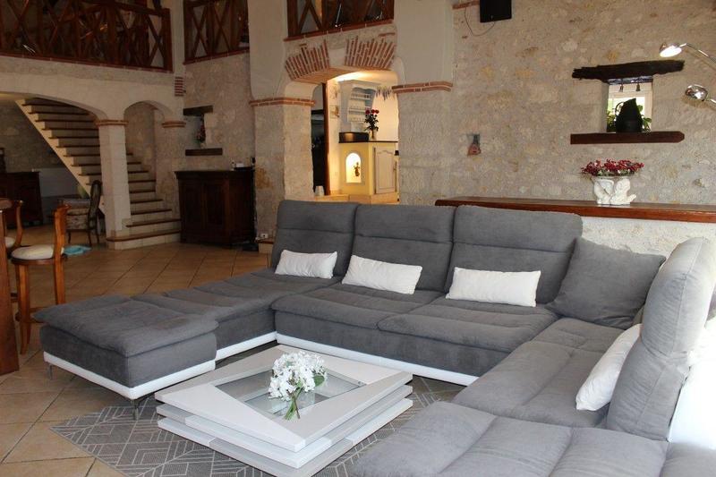 Maison en pierre - 420 m² - 11 pièces