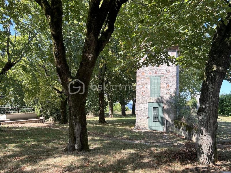 Propriété - 600 m² - 13 pièces