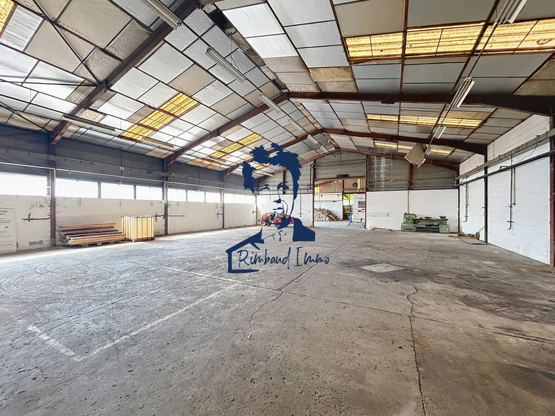 Local d'activités - 700 m²