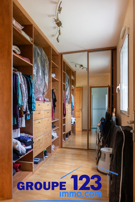 Maison - 286 m² - 7 pièces