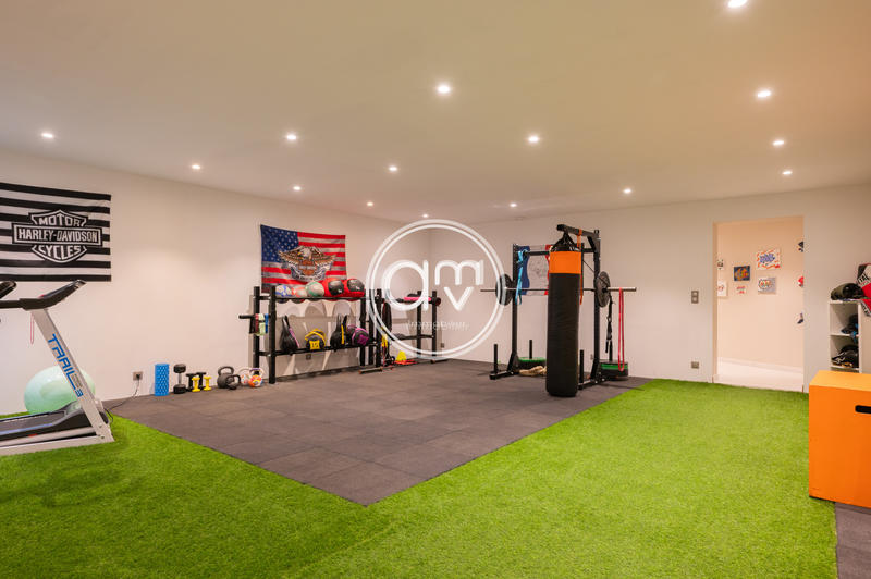 Villa - 331 m² - 8 pièces