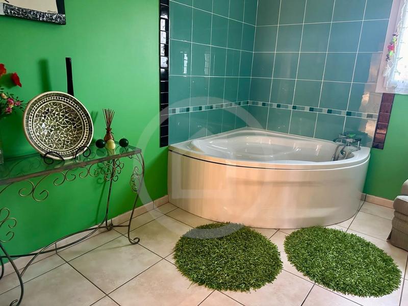 Maison - 196 m² - 7 pièces