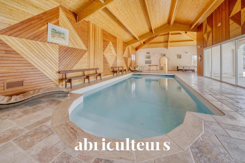 Maison ancienne - 600 m² - 11 pièces