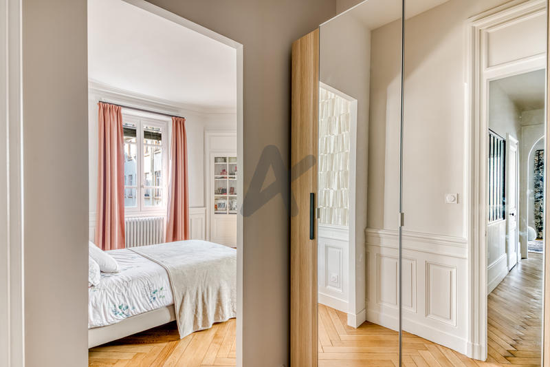 Appartement - 223 m² - 5 pièces