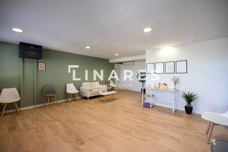 Local commercial - 235 m² - 10 pièces