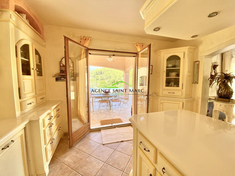 Maison - 300 m² - 4 pièces