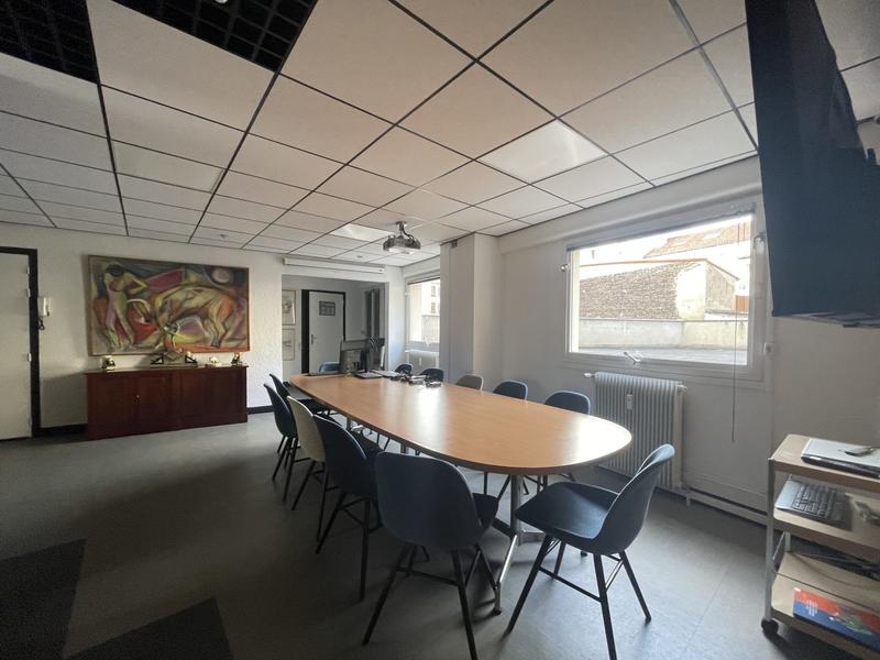 Bureau - 256 m² - 12 pièces