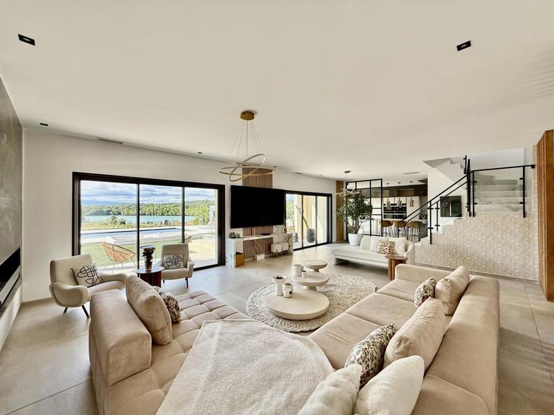 Maison d'architecte - 326 m² - 6 pièces