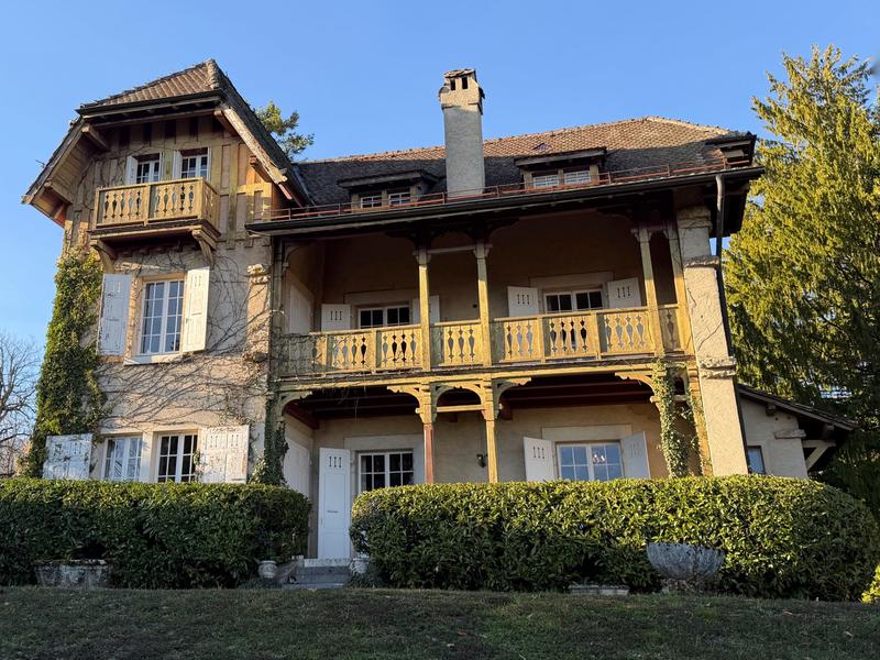 Maison - 236 m² - 8 pièces