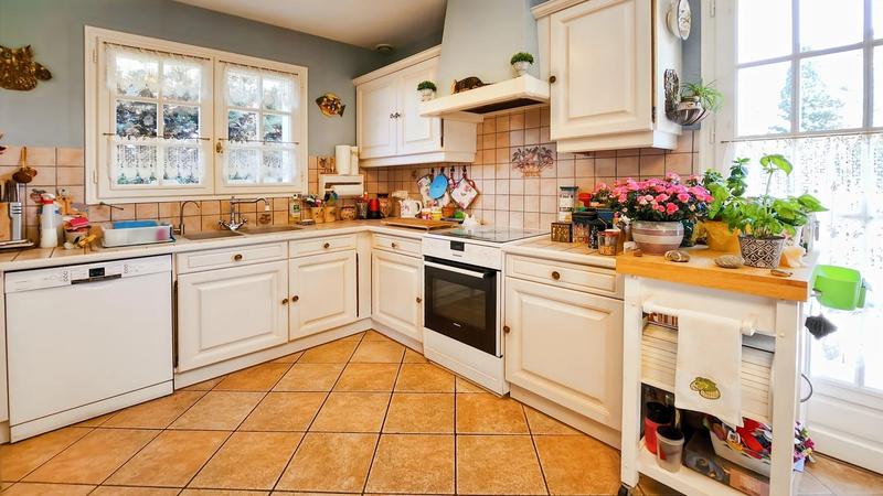 Maison - 241 m² - 7 pièces