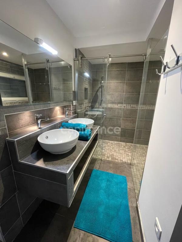 Appartement - 84 m² - 4 pièces