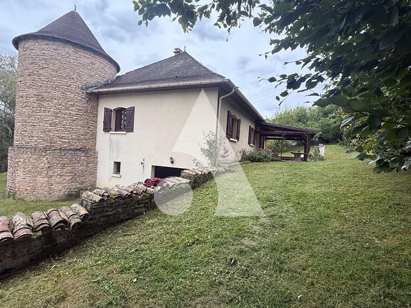 Maison - 222 m² - 7 pièces