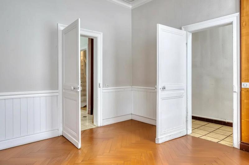 Maison - 238 m² - 11 pièces