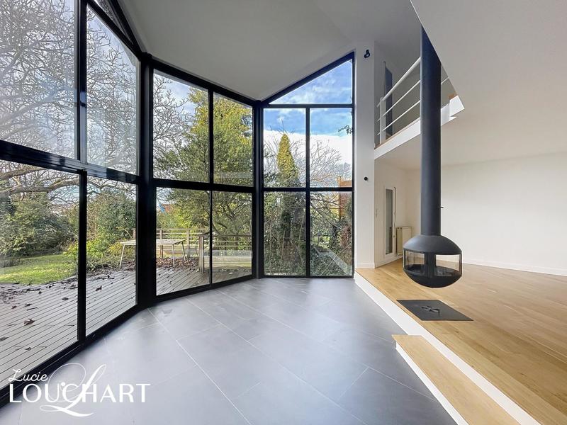 Maison - 230 m² - 8 pièces