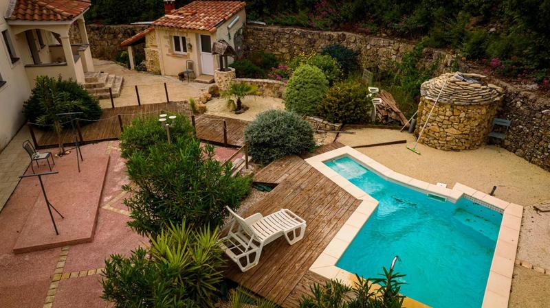 Maison - 170 m² - 12 pièces