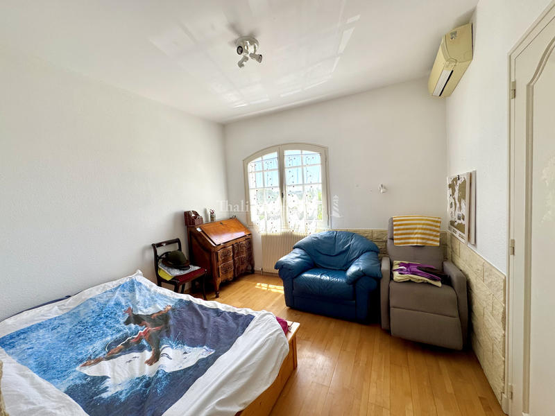 Maison - 200 m² - 8 pièces