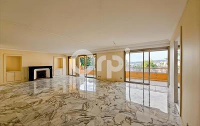 Appartement - 153 m² - 4 pièces