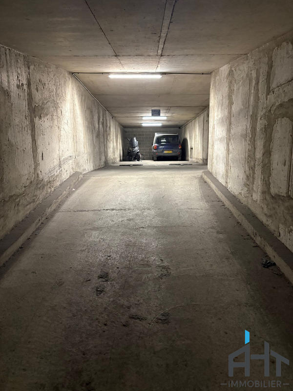 Parking / Garage - 8 m²